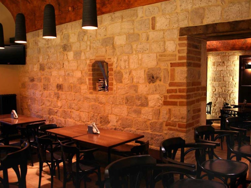 Atmosfera calda ed alla moda all'Ostium Pub di Ascoli Piceno